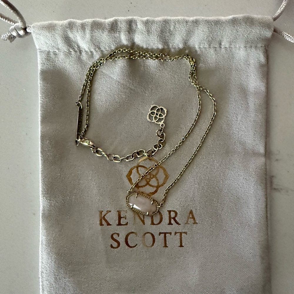 Kendra Scott Elisa Gold Pendant Necklace in Rose Quartz